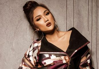 Penampilan Marion Jola dengan Celana Kulit Ketat Curi Perhatian, Kece Banget!