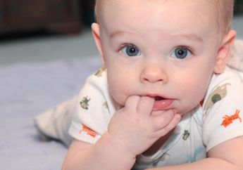 Cara Efektif Menghentikan Kebiasaan Anak yang Suka Menggigit Kuku