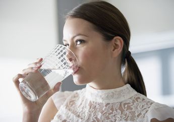 Kecilkan Kembali Lingkar Pinggang dengan Air Putih, Cocok Buat Diet Setelah Lebaran nih!