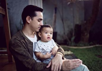 Kenakan Baju Seragam, Rio Stokhorst Dibilang Keluarga Idaman