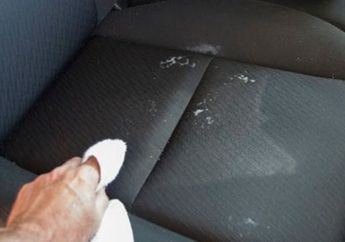 Jok Mobil Bahan Fabric Ternoda, Cari Obatnya Ada di Kamar Mandi 