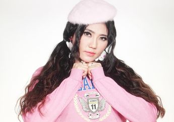 Deretan OOTD Modis ala Via Vallen Saat di Rusia, Keren-keren Semua!