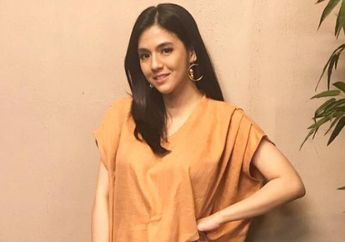 Penampilan Anggun Putri Una dengan Kaftan Simpel, Intip yuk!