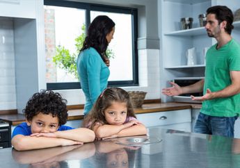 Saat Perceraian Tak Terhindarkan, Ini 4 Cara Agar Anak Bisa Melalui Masa Sulitnya