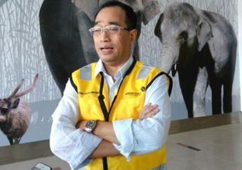 Menteri Perhubungan Tertangkap Kamera&nbsp;Ketika Mencontohkan Budaya Antre&nbsp;Saat Open House Istana Kepresidenan Bogor