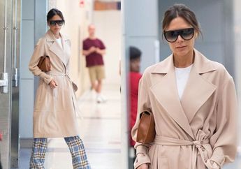 Gaya Busana Airport Victoria Beckham dengan Balutan Long Coat Berwarna Beige, Stunning Banget!