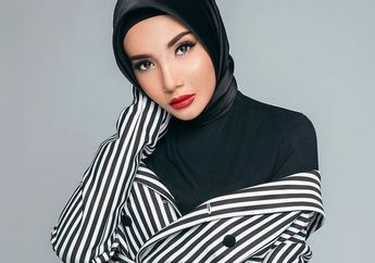 Cuma Pakai Oversized T-shirt, Tiru Gaya Fashion Hijab Zaskia Sungkar yang Tetap Modis!