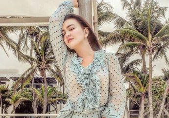 Cantik Natural, Intip Penampilan Shandy Aulia dalam Balutan Cut Out Dress Bernuansa Floral