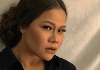 Gaya OOTD Modis ala Okky Lukman dan Sang Mama dengan Waist Bag, Kece dan Kompak Abis!