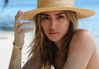 Intip Deretan Penampilan Seksi Jessica Iskandar Saat Berlibur ke Kepulauan Mentawai