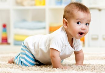 Mengenal Lima Tahap Perkembangan Bayi Sebelum Lancar Merangkak