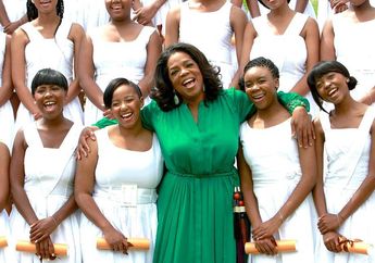 7 Aktris Hollywood yang Pernah Menyumbangkan Uangnya untuk Amal, Idola Kamu Termasuk Ngga nih?