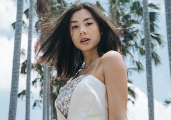 Contek yuk Gaya Tabrak Motif Jennifer Bachdim Biar Gayamu Makin Stylish!