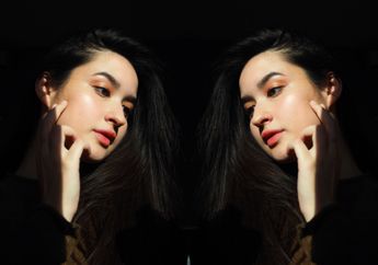 Inspirasi Pinkish Glowing Makeup ala Stephanie Poetri, Cocok untuk Anak Millennials!