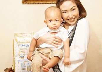 Ayu Dewi Dibuat Geleng-geleng Kepala karena Ulah Anaknya yang Usil