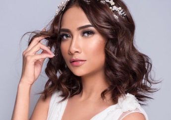 Tampil Simpel Saat Liburan, Tas di Genggaman Vanessa Angel Justru Mencuri Perhatian