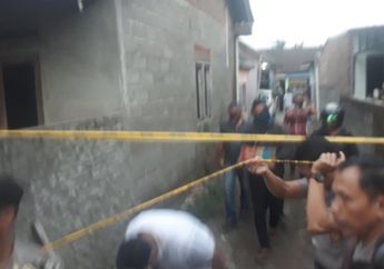 Densus 88 Tangkap Terduga Teroris Beserta Sejumlah Barang Bukti di Rumahnya di Sukoharjo