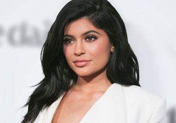 Momen Langka, Kylie Jenner Unggah Foto Tanpa Makeup, Kondisi Kulitnya Jadi Perhatian