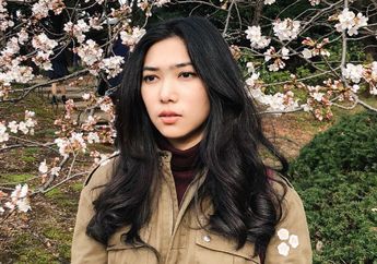 Bergaya Sporty dan Tanpa Makeup, Isyana Sarasvati Tetap Tampil Kece!