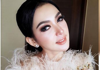 Tampil dengan Nuansa Putih, Bentuk Tubuh Syahrini Jadi Sorotan, Netizen : &ldquo;Slim Banget Incess!&rdquo;