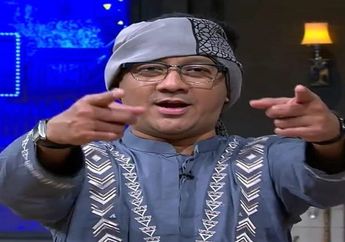 Foto di Atas Mobil Jeep, Bagian Kaki Andre Taulany Jadi Sorotan