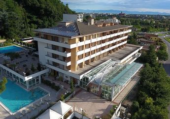 Gokil Banget! Hotel Terme Millepini, Kolam Renangnya Terdalam di Dunia