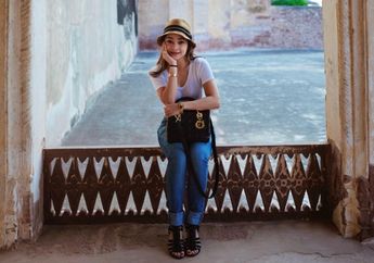 Simpel Banget, Siapa Sangka Jika Celana Jins Robek yang Dipakai Nikita Willy Dibandrol dengan Harga Fantastis!