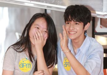 14 Skinship Antara Fans dan Idol Kpop Ini Bikin Kita Cemburu!
