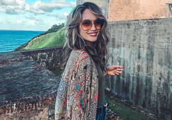 Summer OOTD ala Cinta Laura yang Seksi dan Modis Abis, Contek yuk!