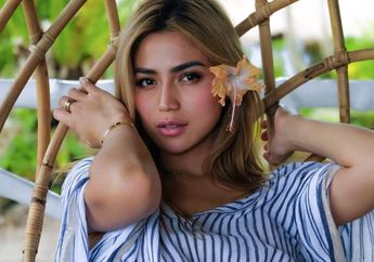 Tampil Seksi dengan Bahu Terbuka, Intip Penampilan Jessica Iskandar dengan Dress Hitamnya yuk!