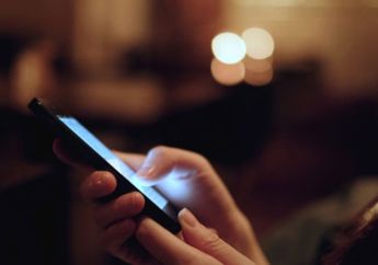 Peduli Kesehatan Mata, Begini Tingkat Kecerahan Layar Ponsel yang Ideal