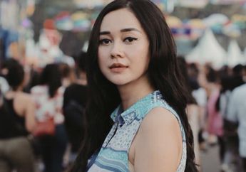 Inspirasi Fresh Look Makeup ala Aura Kasih dengan Lipstik Hot Pink, Biar Wajahmu Tampak Segar!