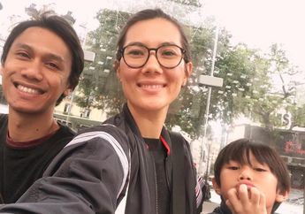 Jauh Dari Gosip, Intip 6 Potret Harmonis Keluarga Eross Sheila On 7