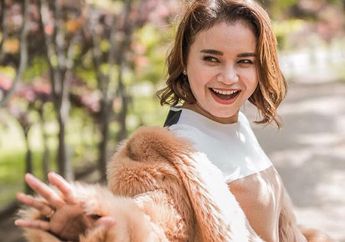 Tampil dengan Gaun Unik, Begini Elegannya Penampilan Rossa Saat Hadiri Indonesian Movie Actors Awards 2018