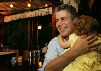 Baru Berusia 11 Tahun, Putri Anthony Bourdain Dapat Warisan Miliaran dari Sang Ayah