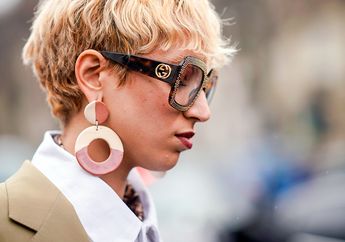 Anting Aklirik Gaya 80-an Kembali Jadi Tren di Kalangan Fashionista!