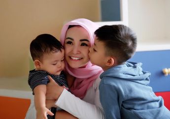 Tips Atasi Anak Rewel Saat Liburan Keluarga ala Soraya Larasati, yuk Contek!