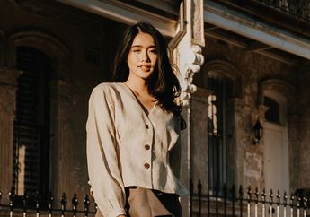 Contek Gaya Kasual Ana Octarina dengan Pilihan Asimetris Wrap Skirt Harga Terjangkau!