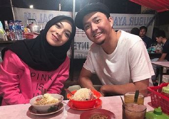 Ultah Pernikahan Ke-6, Dian Ayu dan Ananda Omesh Rayakan Sambil Nonton Konser Celine Dion