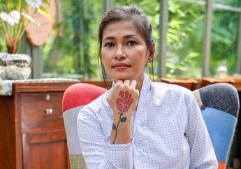 10 Foto Mesra Djenar Maesa Ayu dan Kekasihnya Kini Diekpos Media