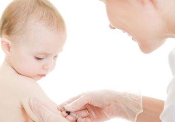 Memilih Untuk Nggak Beri Vaksin Si Buah Hati? Begini Penjelasan Dokter