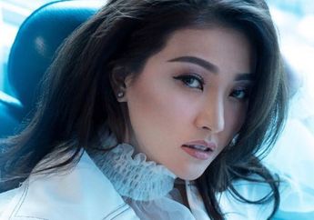 Cantik Menawan, Inilah Potret Sarwendah Saat Mengenakan Dress Satin, Lihat yuk!