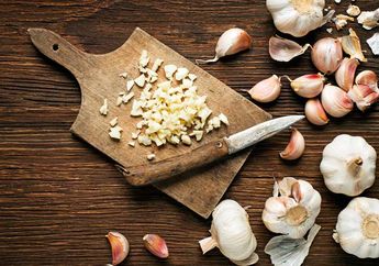 Makan 1 Siung Bawang Putih Sebelum Tidur, Ini 5 Manfaatnya Pada Tubuh!