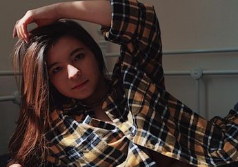 Cantiknya Mix and Match Busana dan Deretan Boots ala Shaloom Razade!