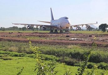 Kemunculan Pesawat Boeing 747 di Tengah Ladang Buat Penduduk Desa di Thailand Bingung