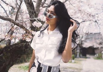 Contek Penampilan Alika Islamadina dengan Outfit Monokrom yuk, Biar Gayamu Makin Stylish!