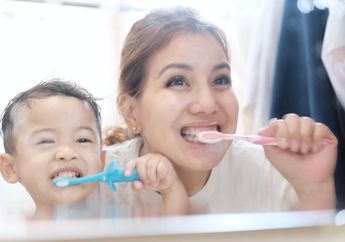 Si Buah Hati Rewel Karena Malas Sikat Gigi, Tenang Ini Tips dari Tya Ariestya