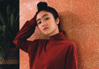 Mix and Match Chic Style ala Febby Rastanty dengan Sabrina Top