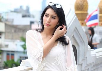 Pakai Baju Transparan, Intip Penampilan Chic Tyas Mirasih yang Kekinian