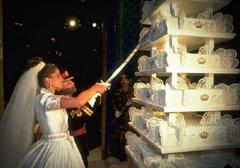 10 Kue Pengantin dari Berbagai Kerajaan di Dunia yang Super Megah